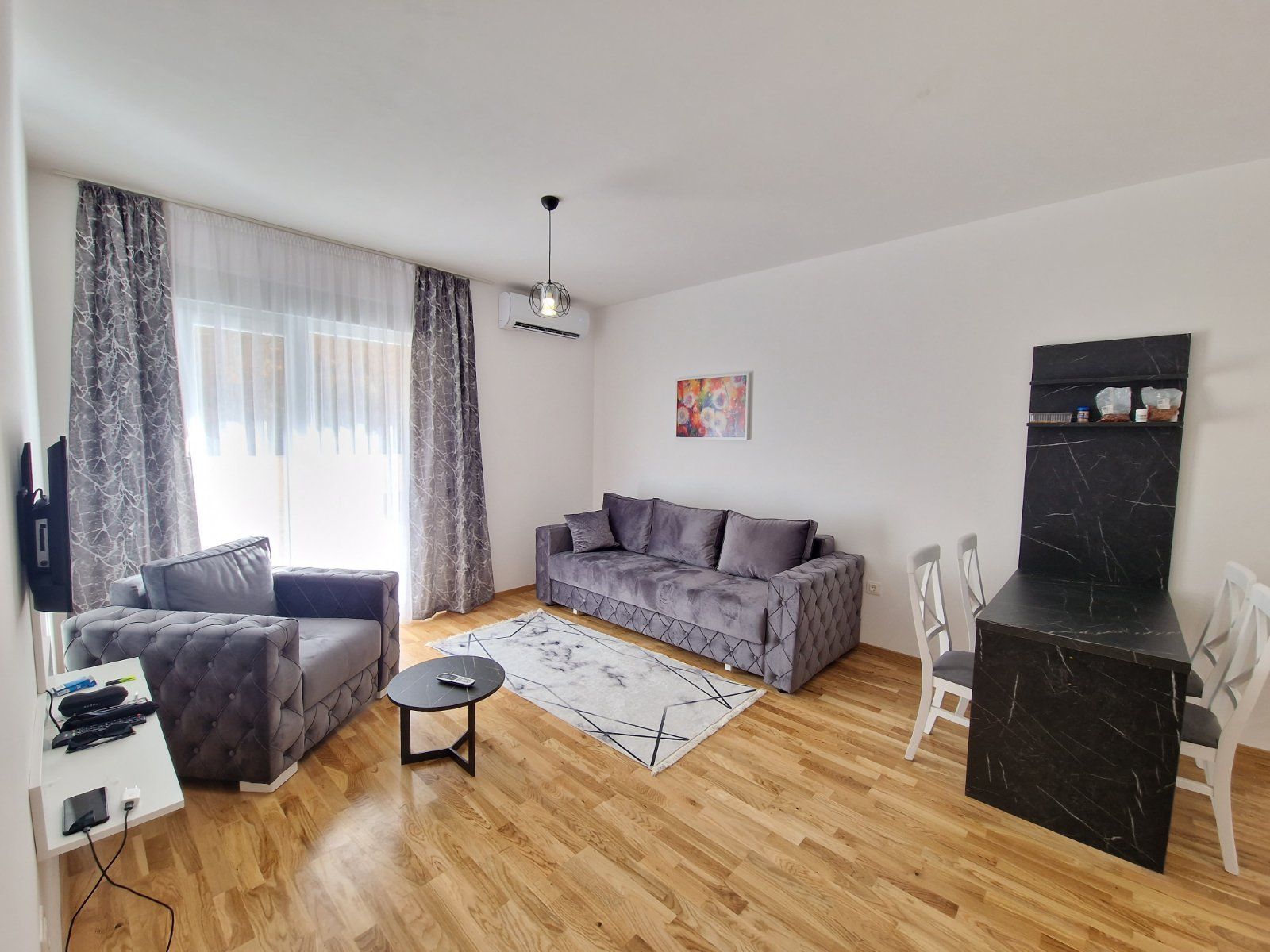 amforaproperty.com/Nov jednosoban moderno opremljen stan povrsine 45m2 plus terasa od 30m2 ,Becici. NA DUZI PERIOD