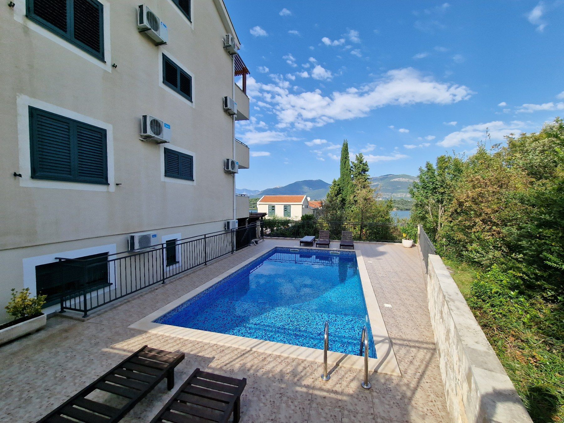 amforaproperty.com/Nov dupleks dvosoban stan 98m2 sa pogledom na more u Ðurasevicima, Tivat