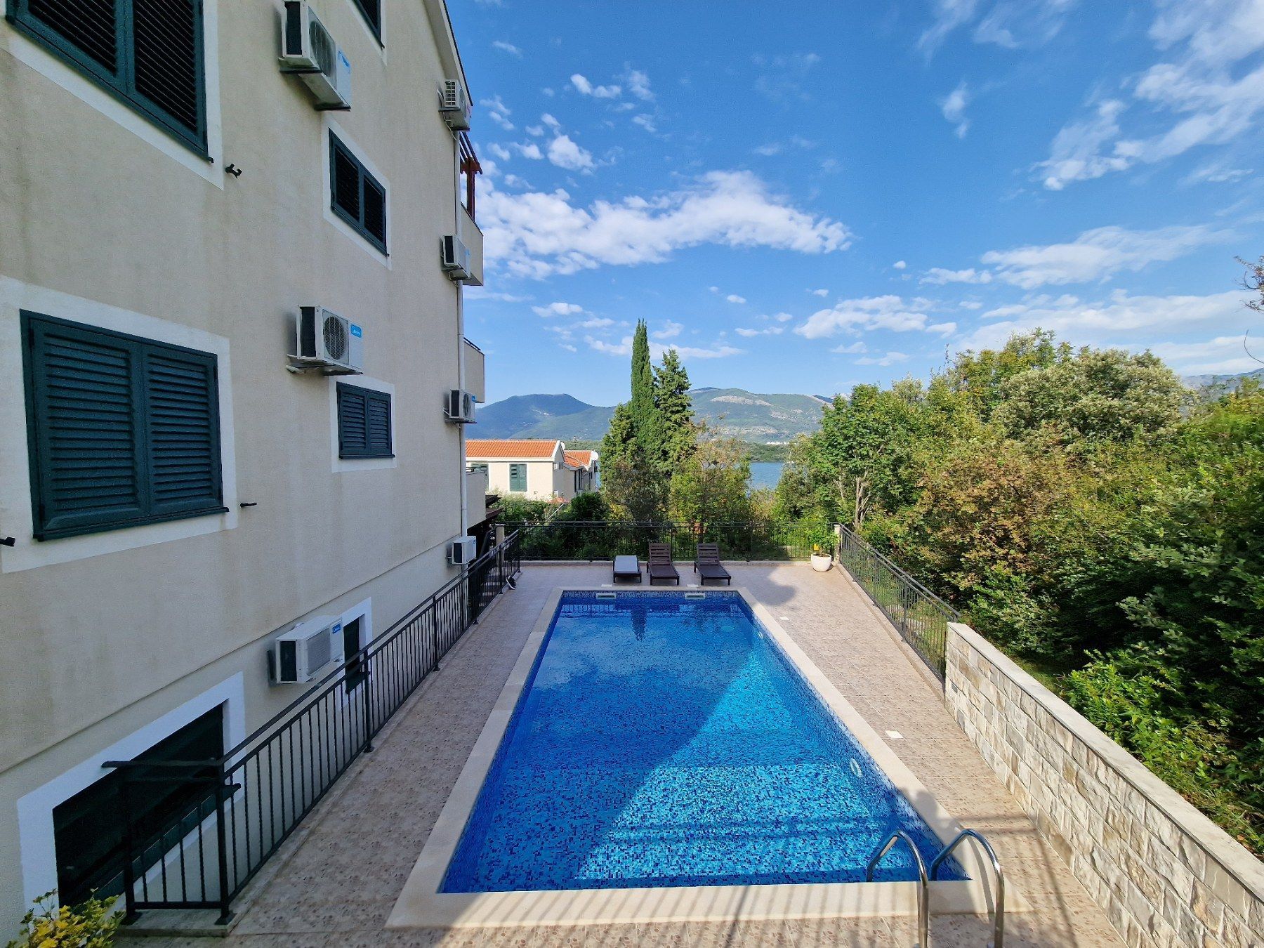 amforaproperty.com/Nov dupleks dvosoban stan 98m2 sa pogledom na more u Ðurasevicima, Tivat