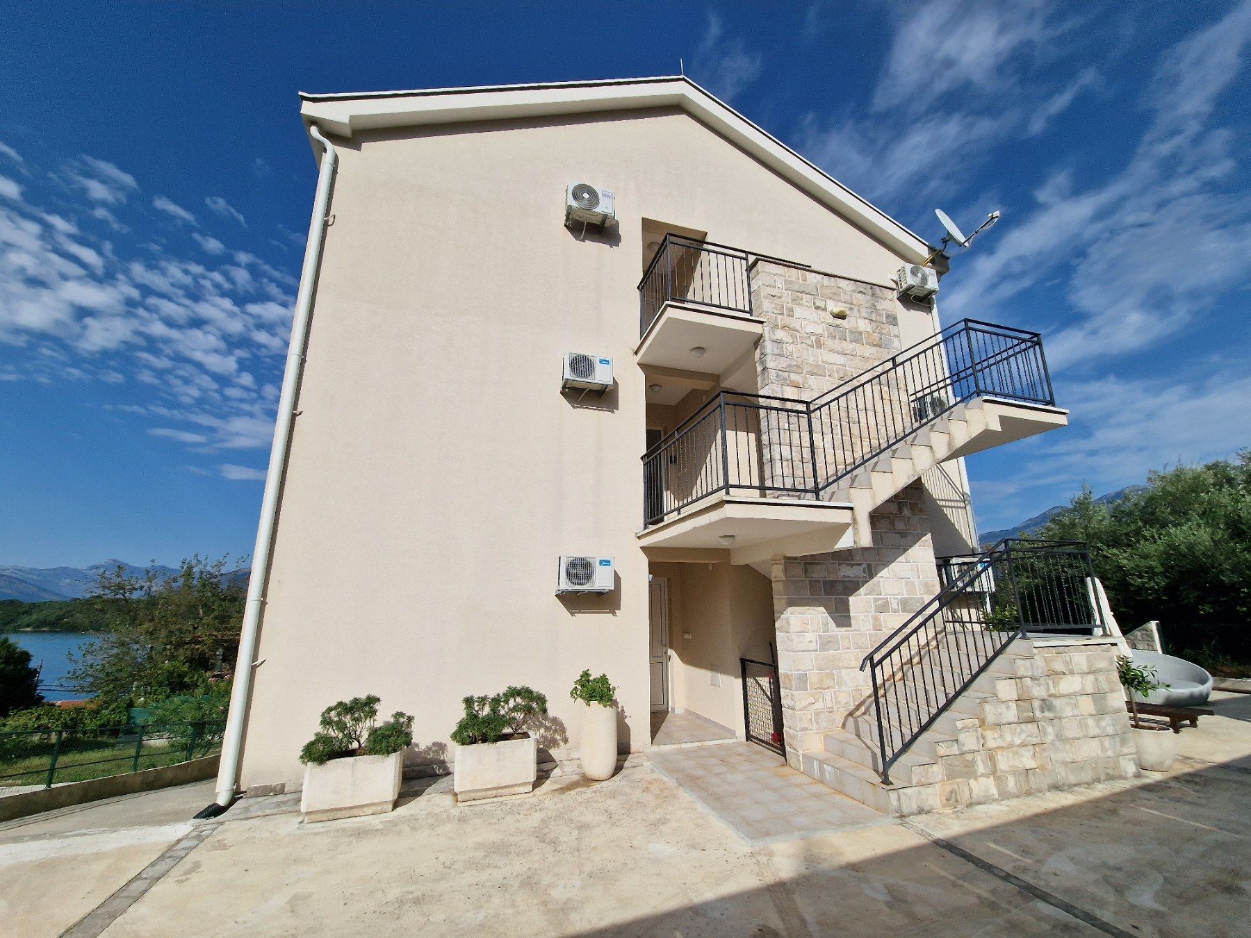 amforaproperty.com/Nov dupleks dvosoban stan 98m2 sa pogledom na more u Ðurasevicima, Tivat