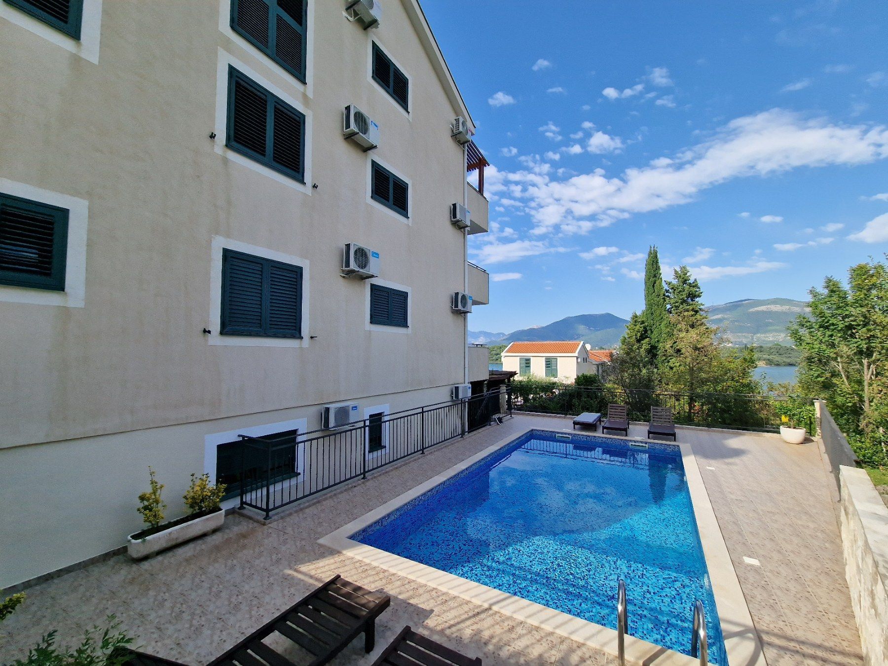 amforaproperty.com/Nov dupleks dvosoban stan 98m2 sa pogledom na more u Ðurasevicima, Tivat