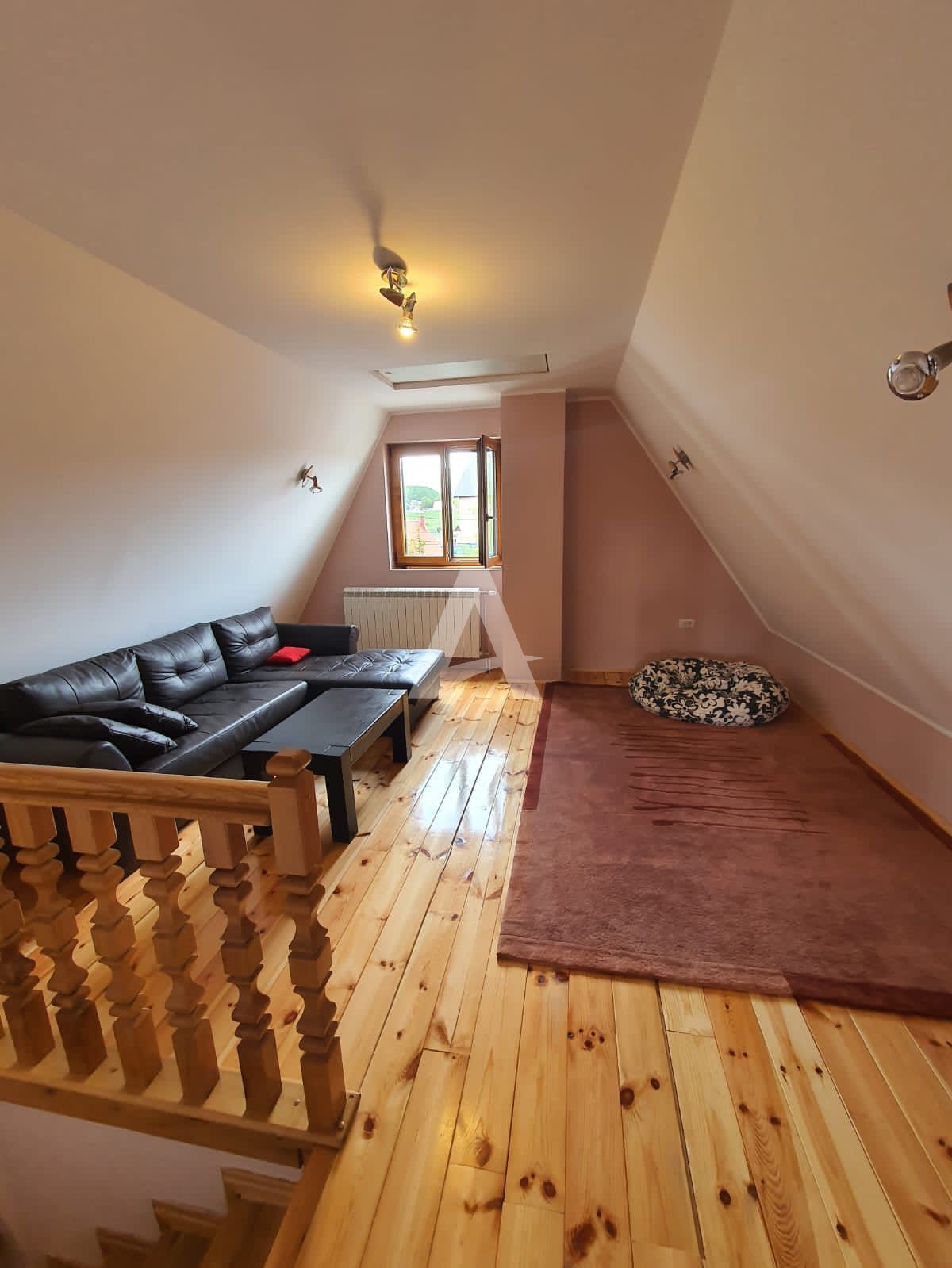 amforaproperty.com/Trospratna opremljena kuća povrsine 158m2,Žabljak