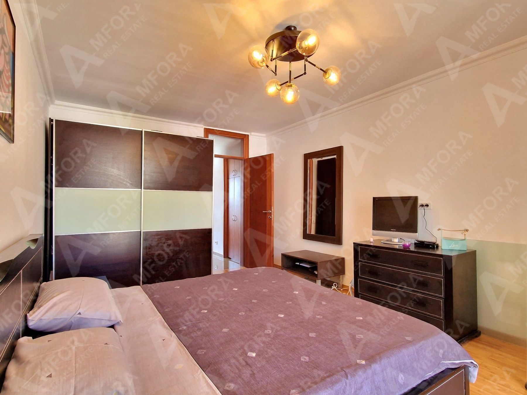 amforaproperty.com/Dvosoban stan sa pogledom na more i grad na odličnoj lokaciji kod hotela Slavije, Budva (Na period do 01.06.2024)