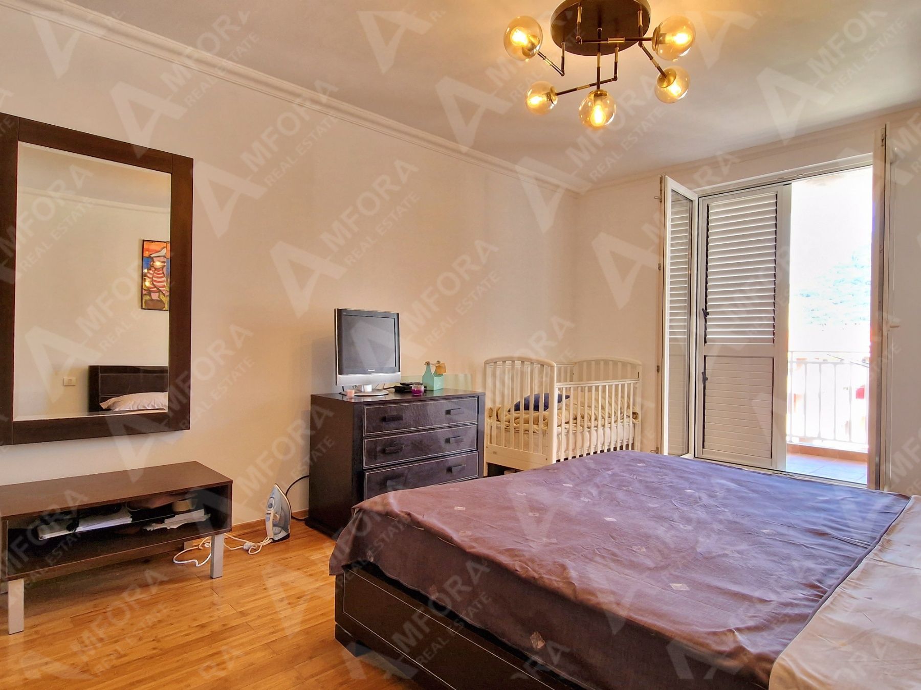 amforaproperty.com/Dvosoban stan sa pogledom na more i grad na odličnoj lokaciji kod hotela Slavije, Budva (Na period do 01.06.2024)