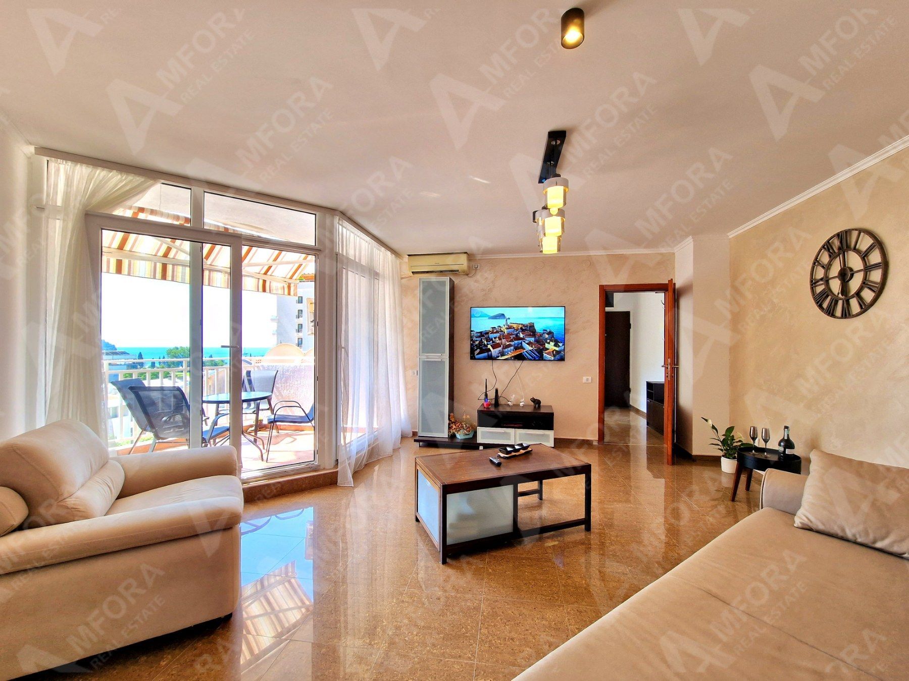 amforaproperty.com/Dvosoban stan sa pogledom na more i grad na odličnoj lokaciji kod hotela Slavije, Budva (Na period do 01.06.2024)