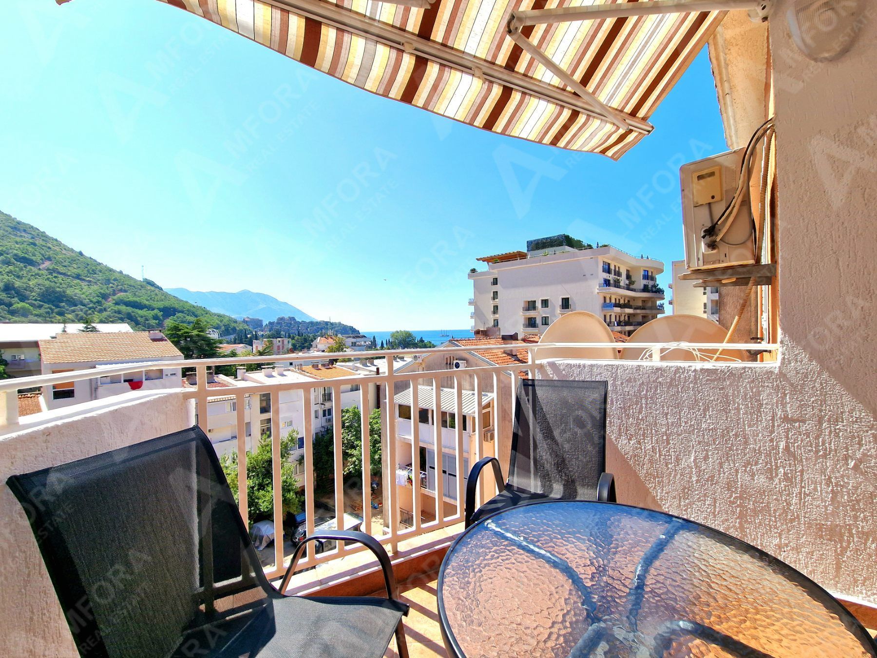 amforaproperty.com/Dvosoban stan sa pogledom na more i grad na odličnoj lokaciji kod hotela Slavije, Budva (Na period do 01.06.2024)