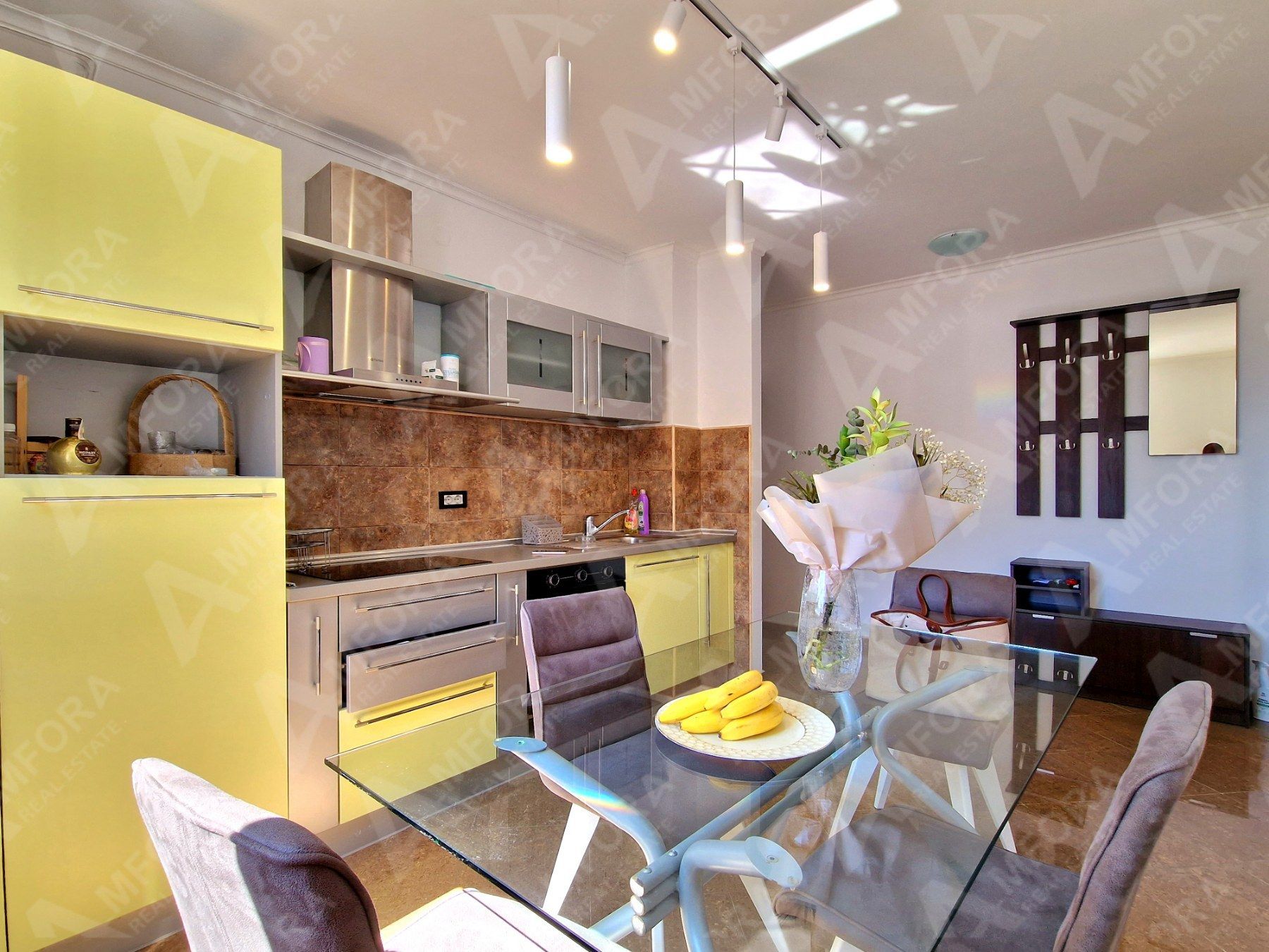 amforaproperty.com/Dvosoban stan sa pogledom na more i grad na odličnoj lokaciji kod hotela Slavije, Budva (Na period do 01.06.2024)