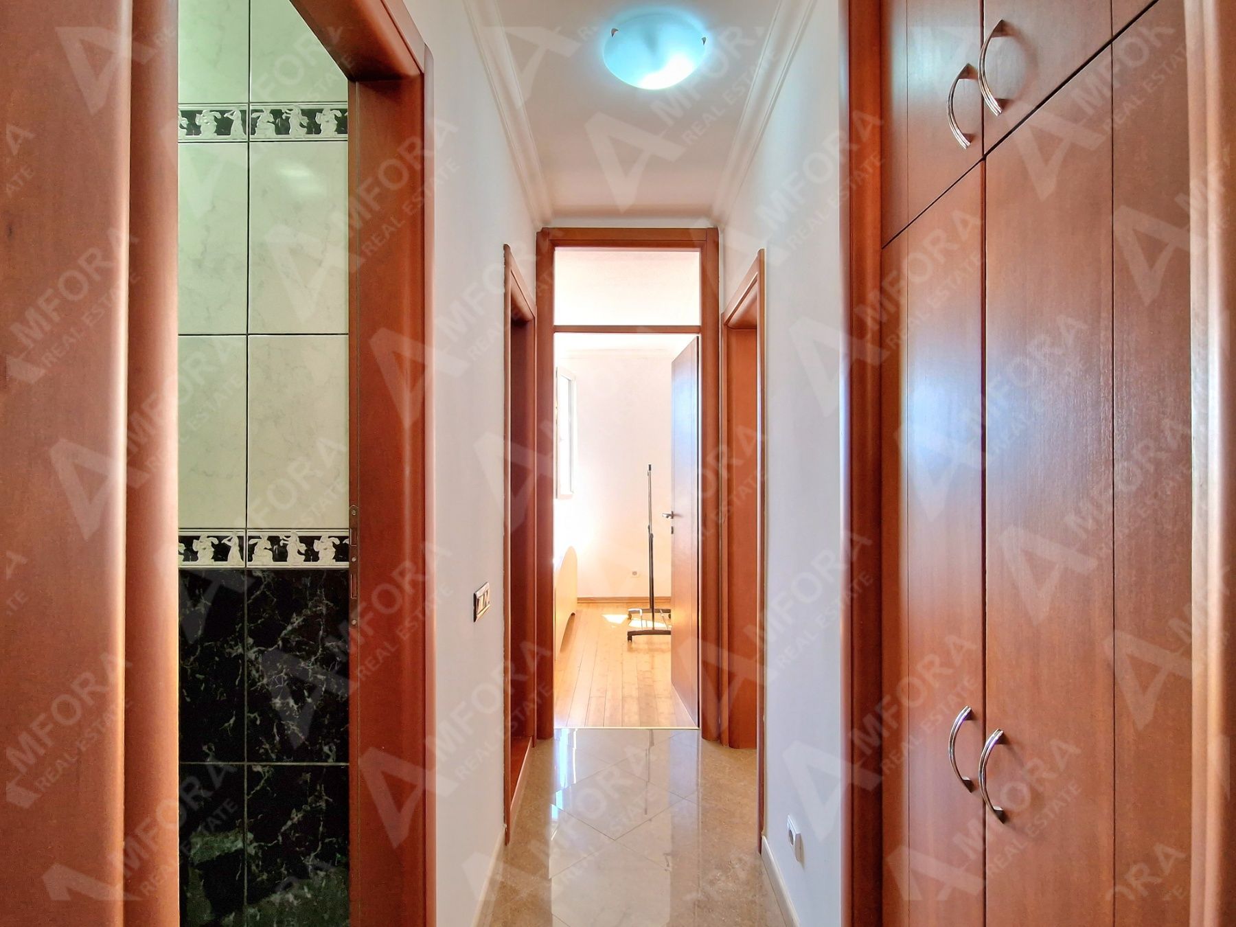amforaproperty.com/Dvosoban stan sa pogledom na more i grad na odličnoj lokaciji kod hotela Slavije, Budva (Na period do 01.06.2024)