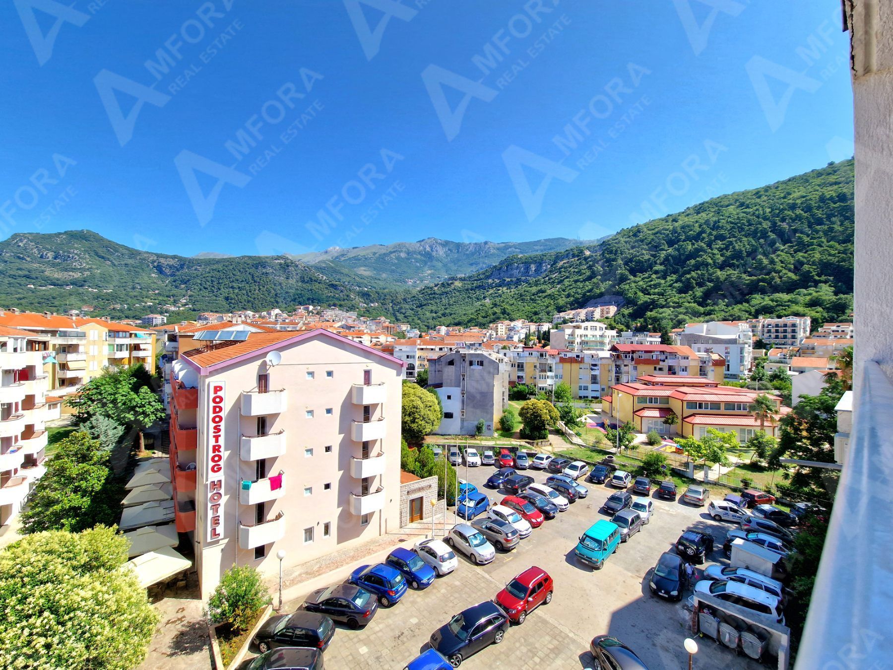 amforaproperty.com/Dvosoban stan sa pogledom na more i grad na odličnoj lokaciji kod hotela Slavije, Budva (Na period do 01.06.2024)