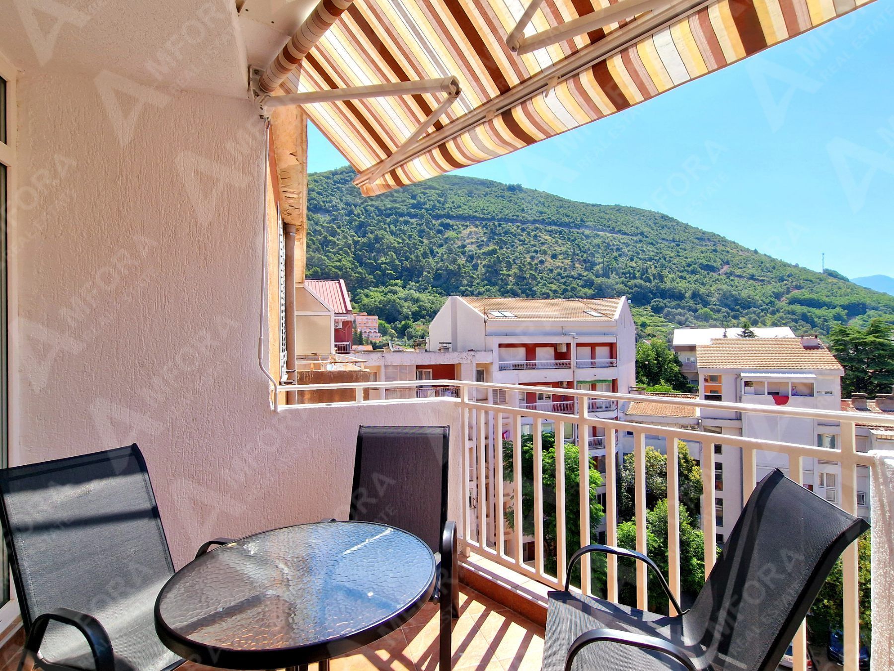 amforaproperty.com/Dvosoban stan sa pogledom na more i grad na odličnoj lokaciji kod hotela Slavije, Budva (Na period do 01.06.2024)