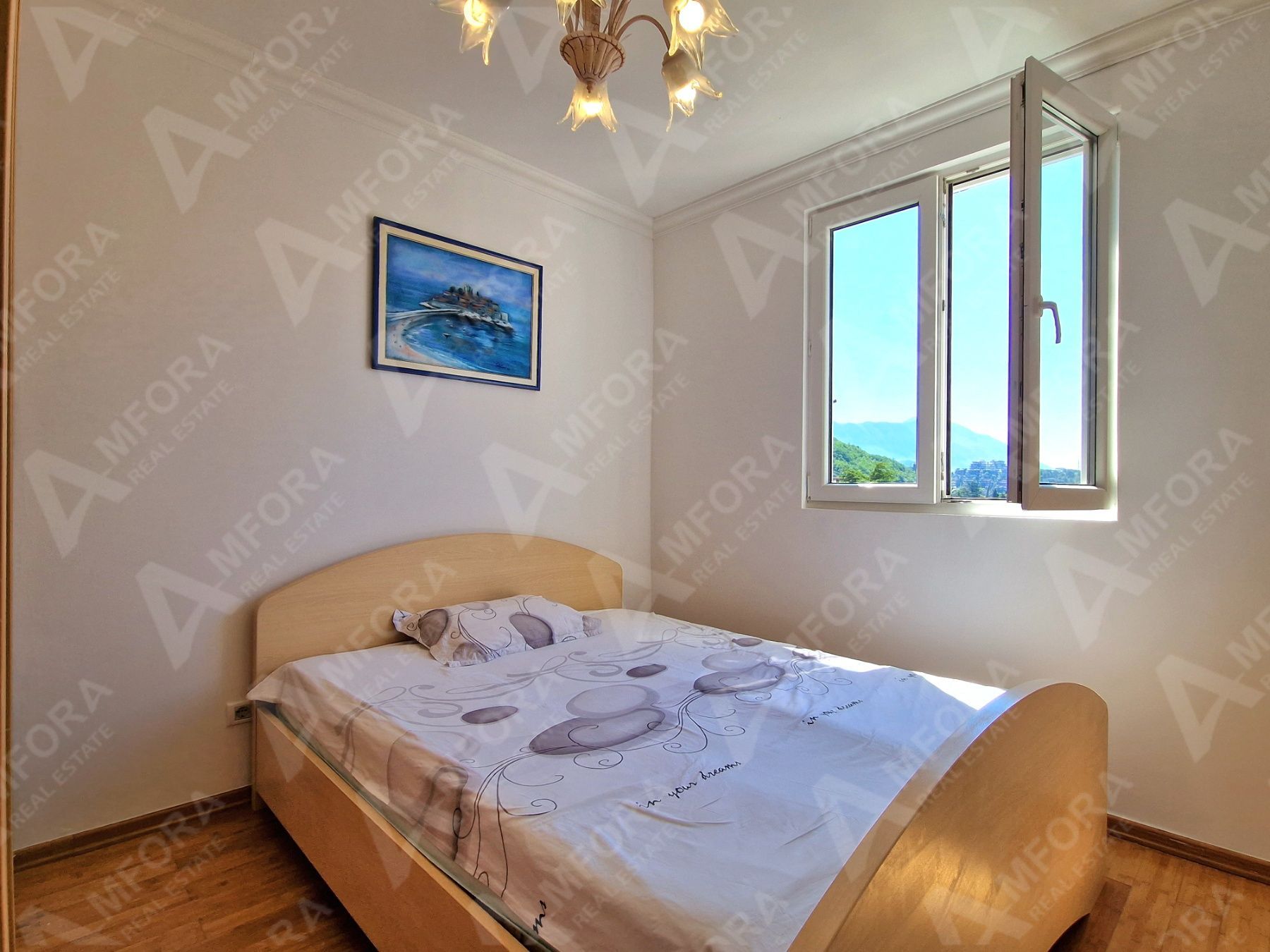 amforaproperty.com/Dvosoban stan sa pogledom na more i grad na odličnoj lokaciji kod hotela Slavije, Budva (Na period do 01.06.2024)