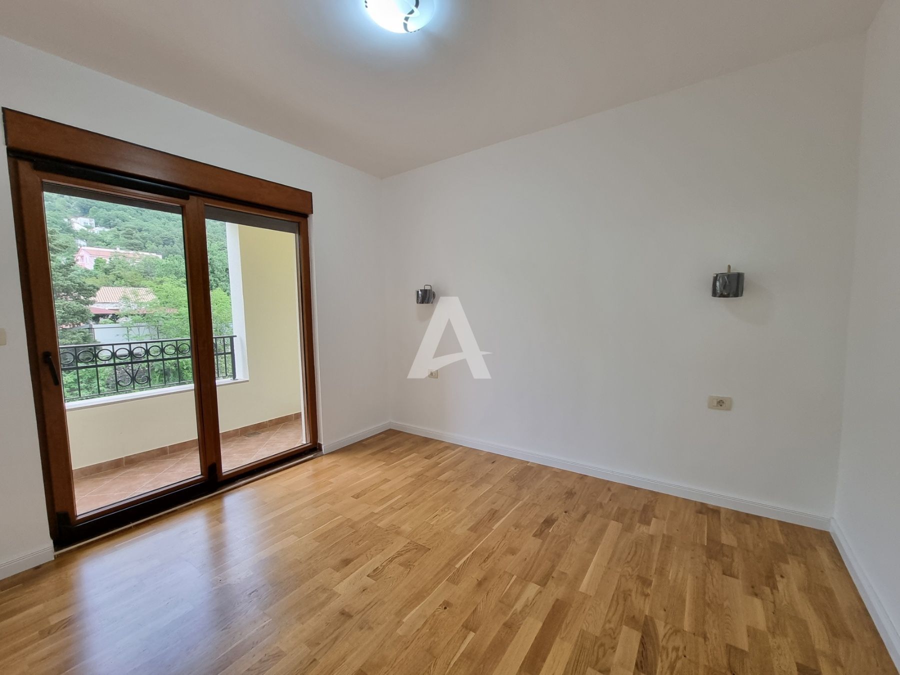 amforaproperty.com/Nov jednosoban stan 65m2 u tihom delu Budve (Podmaine)