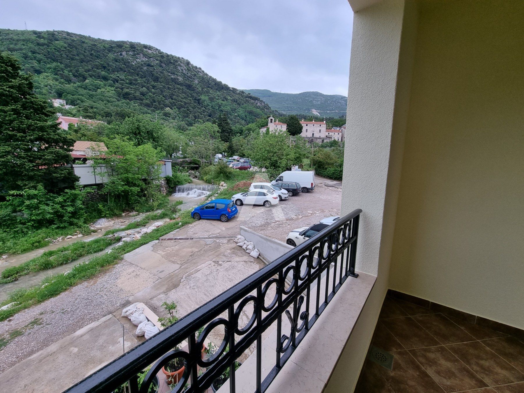 amforaproperty.com/Nov jednosoban stan 65m2 u tihom delu Budve (Podmaine)