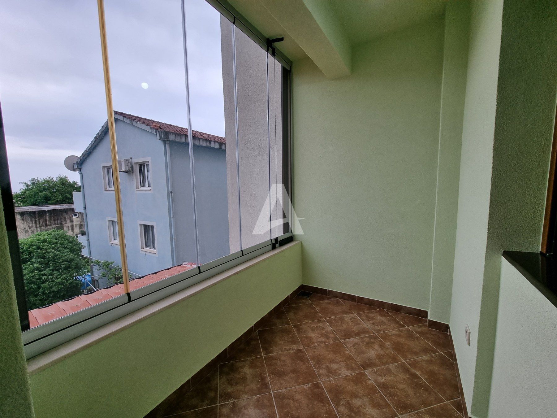 amforaproperty.com/Nov jednosoban stan 65m2 u tihom delu Budve (Podmaine)