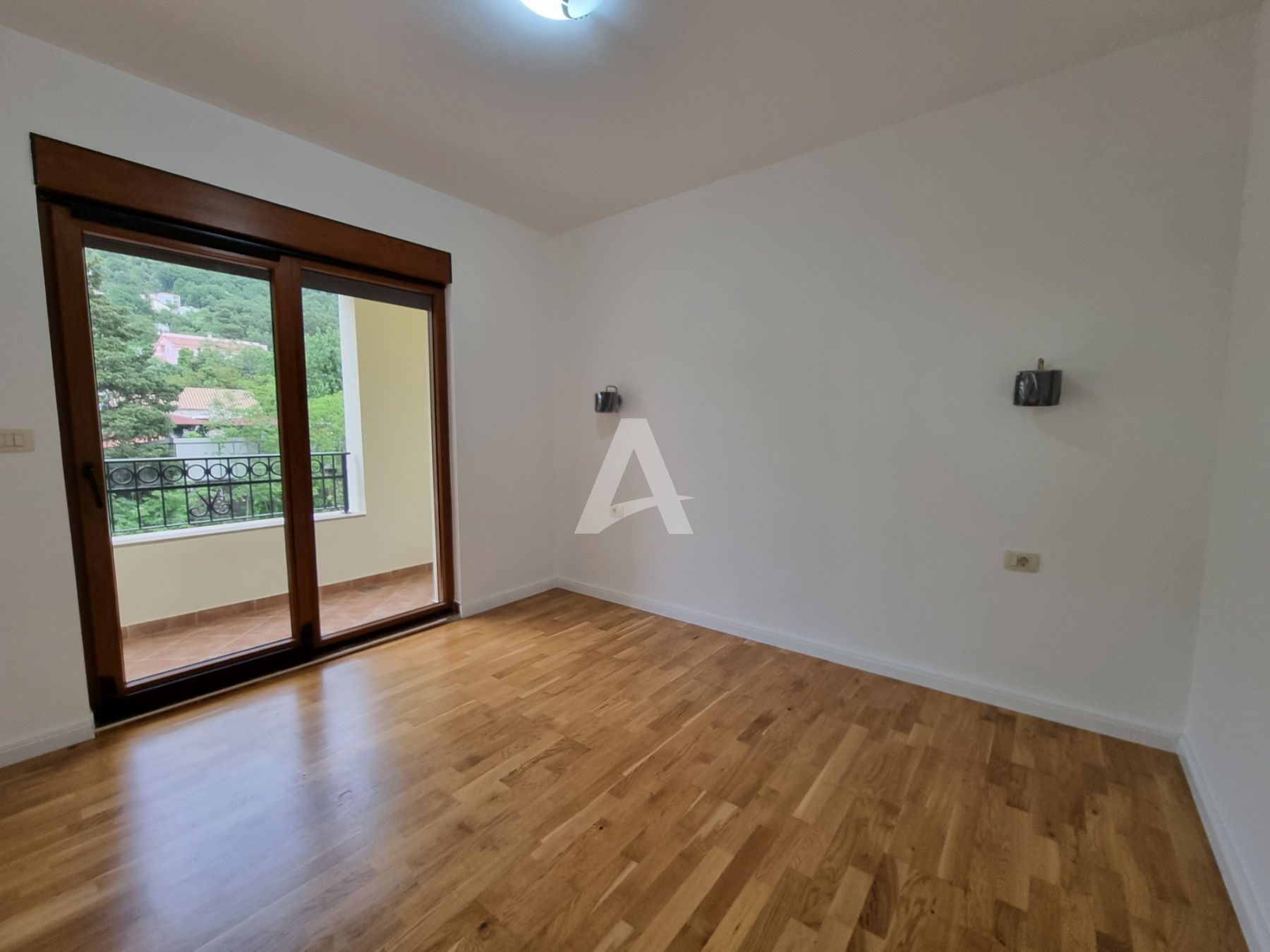 amforaproperty.com/Nov jednosoban stan 65m2 u tihom delu Budve (Podmaine)