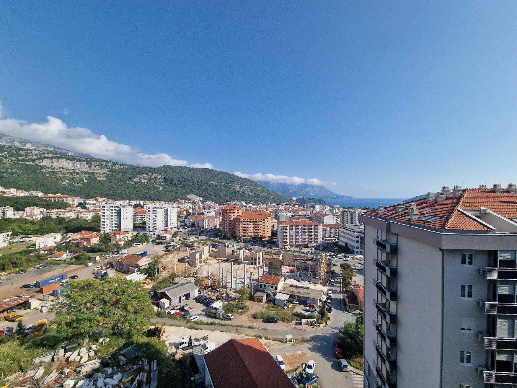amforaproperty.com/JEDNOSOBAN STA 46M2 NA FANTASTIČNOJ LOKACIJI I PRELEPIM POGLEDOM NA MORE,DUBOVICA-BUDVA (NA DUZI PERIOD)