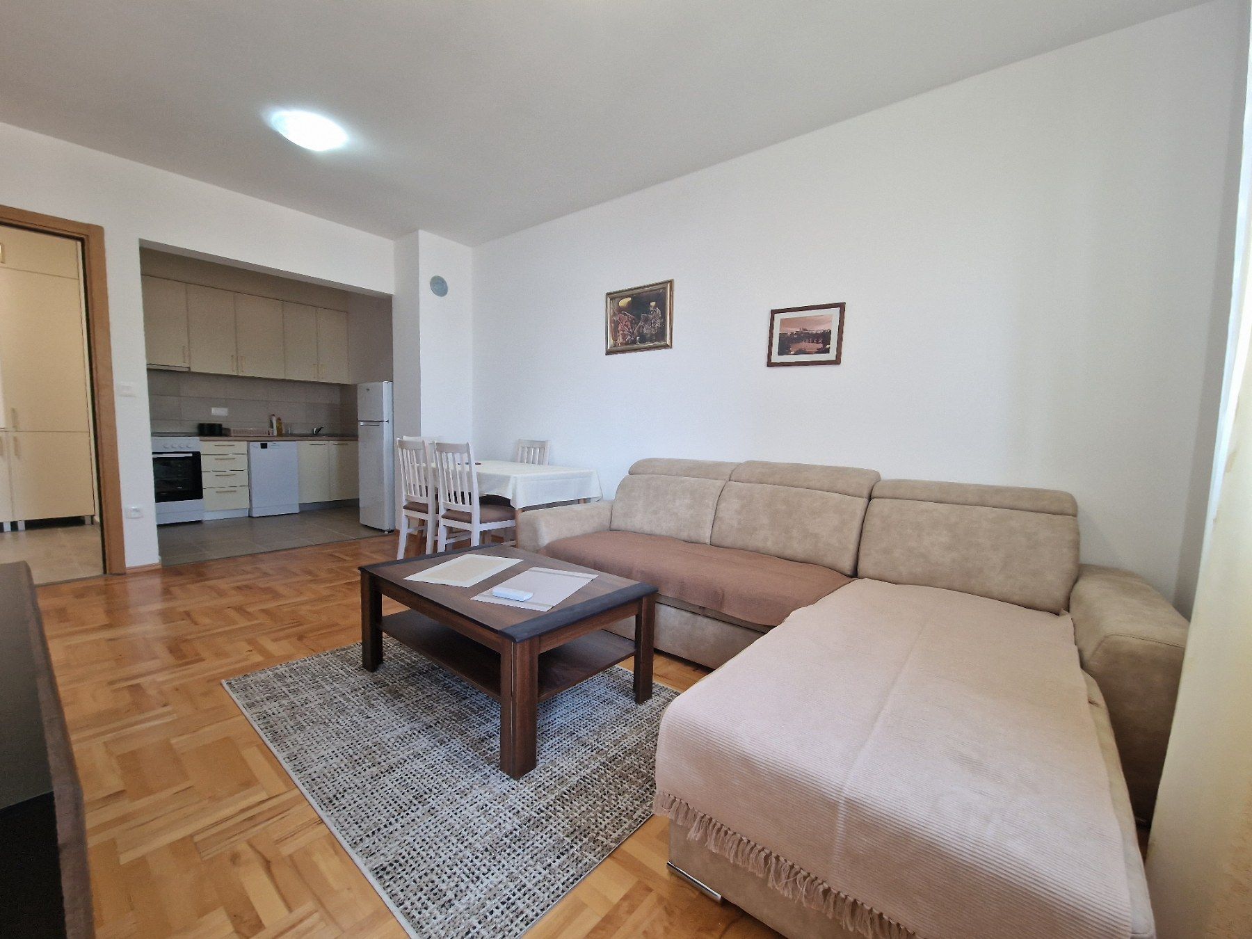 amfora/JEDNOSOBAN STA 46M2 NA FANTASTIČNOJ LOKACIJI I PRELEPIM POGLEDOM NA MORE,DUBOVICA-BUDVA (DOSTUPNO OD 15.06.2025 NA DUZI PERIOD)