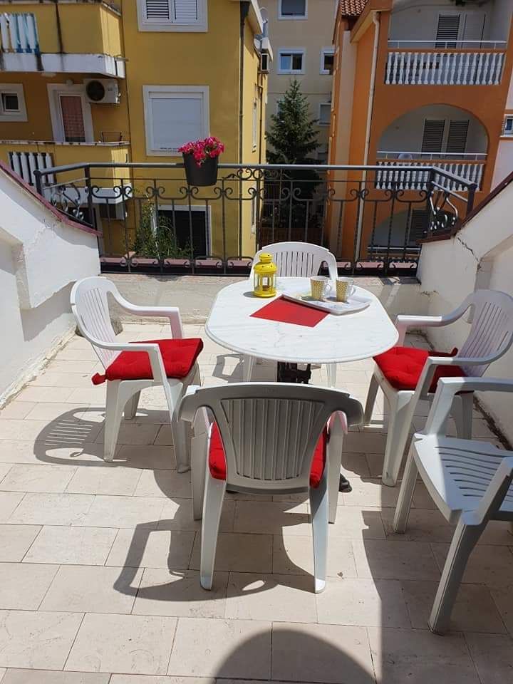 Trosoban stan za izdavanje u Budvi ( NA DUZI PERIOD) - Amfora Real Estate