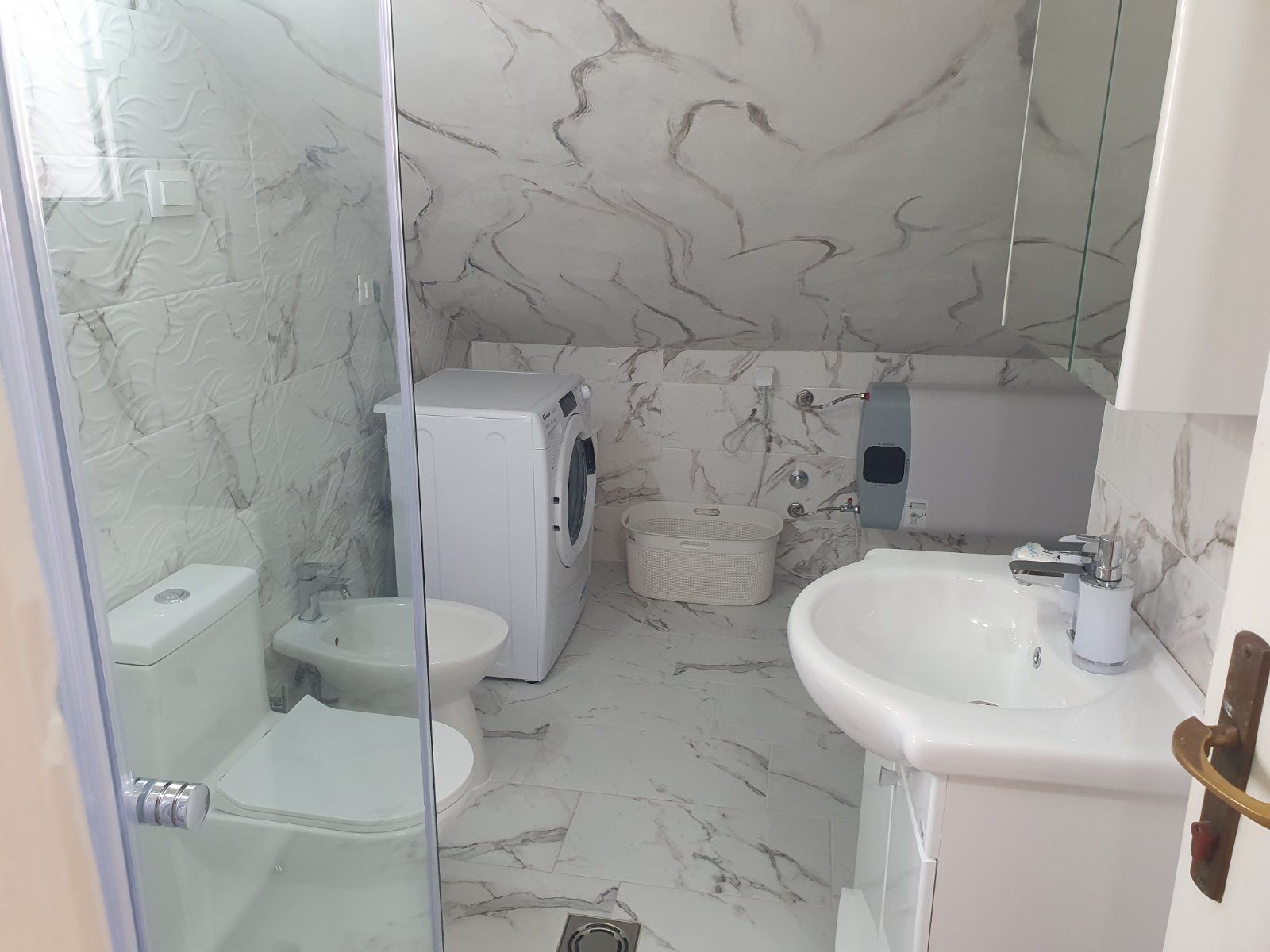 Trosoban stan za izdavanje u Budvi ( NA DUZI PERIOD) - Amfora Real Estate