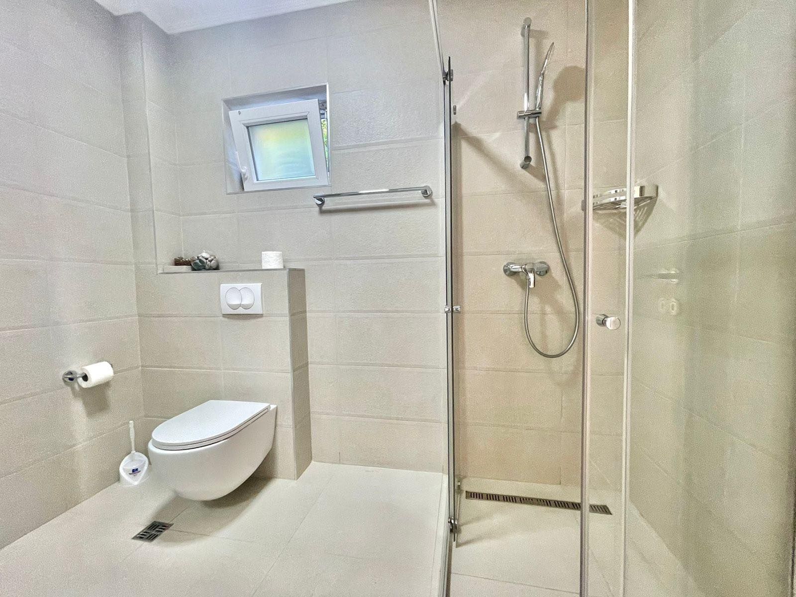 amforaproperty.com/Ekskluzivna vila sa bazenom -Zagora,opština Kotor (na duzi period)