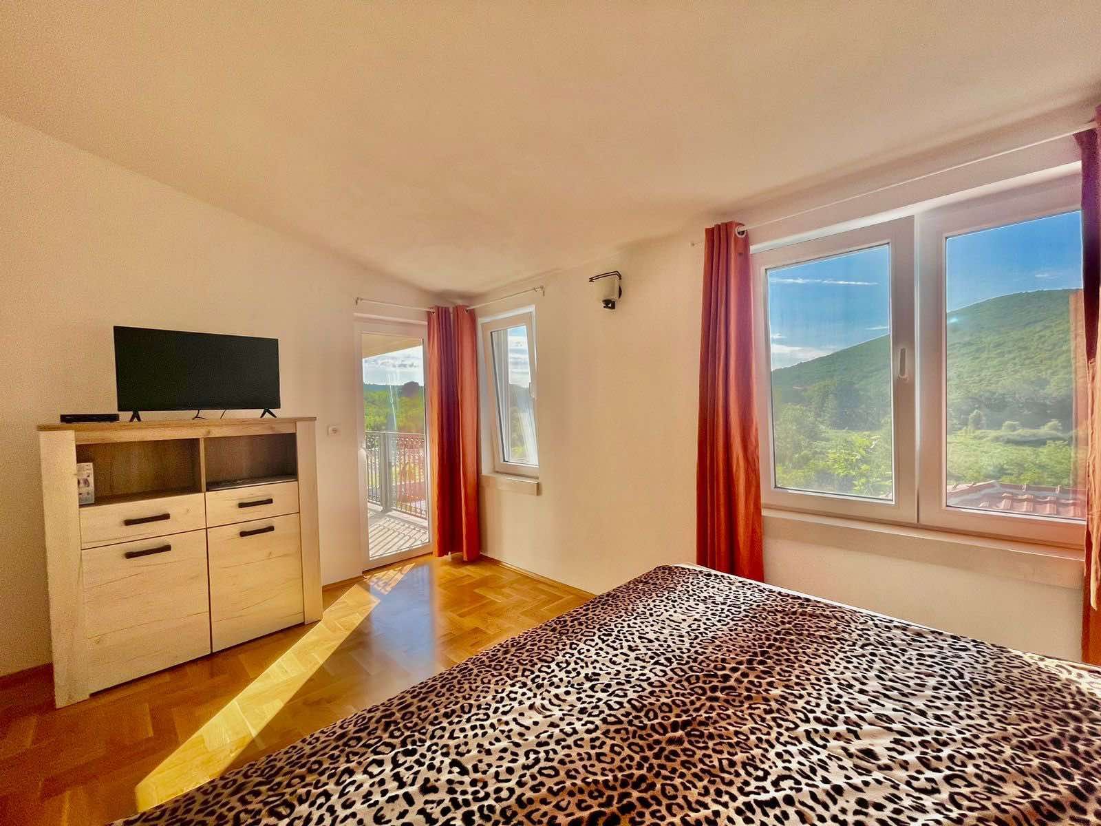 amforaproperty.com/Ekskluzivna vila sa bazenom -Zagora,opština Kotor (na duzi period)