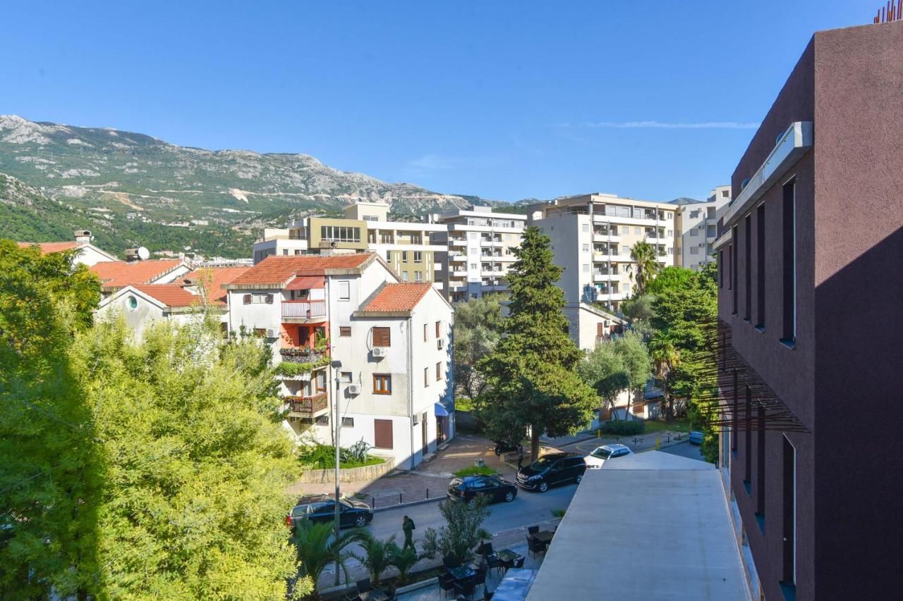 Izdavanje dvosobnog stana sa parking mestom – Budva (na duži period) - Amfora Real Estate