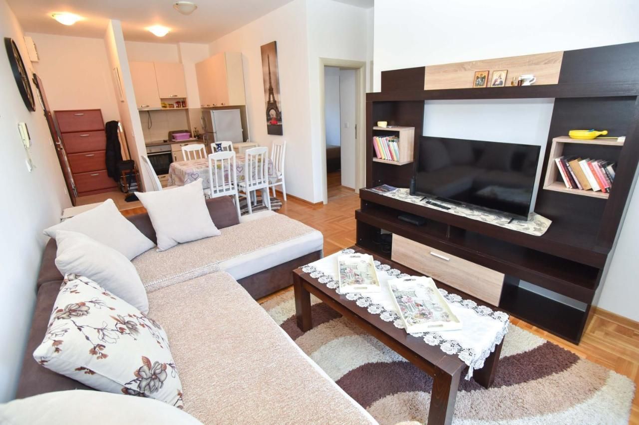 Izdavanje dvosobnog stana sa parking mestom – Budva (na duži period) - Amfora Real Estate