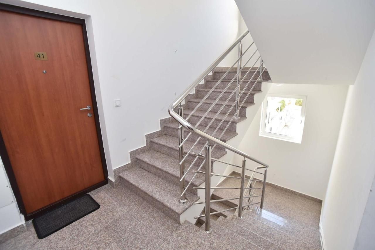 Izdavanje dvosobnog stana sa parking mestom – Budva (na duži period) - Amfora Real Estate