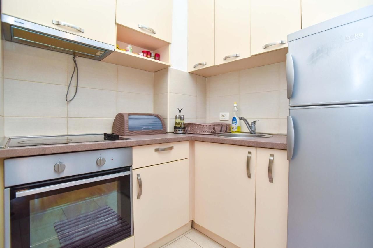 Izdavanje dvosobnog stana sa parking mestom – Budva (na duži period) - Amfora Real Estate