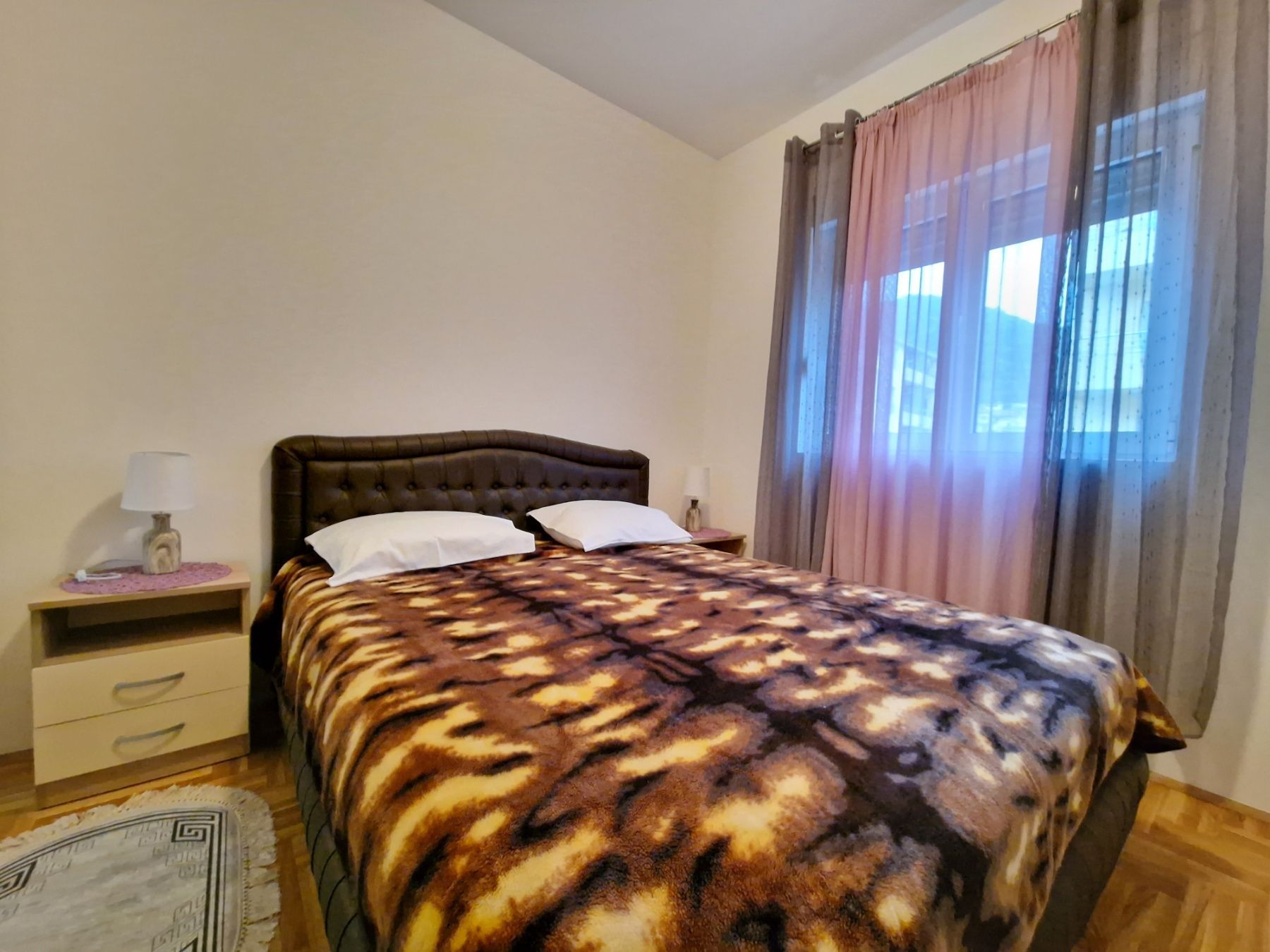 Izdavanje dvosobnog stana sa parking mestom – Budva (na duži period) - Amfora Real Estate