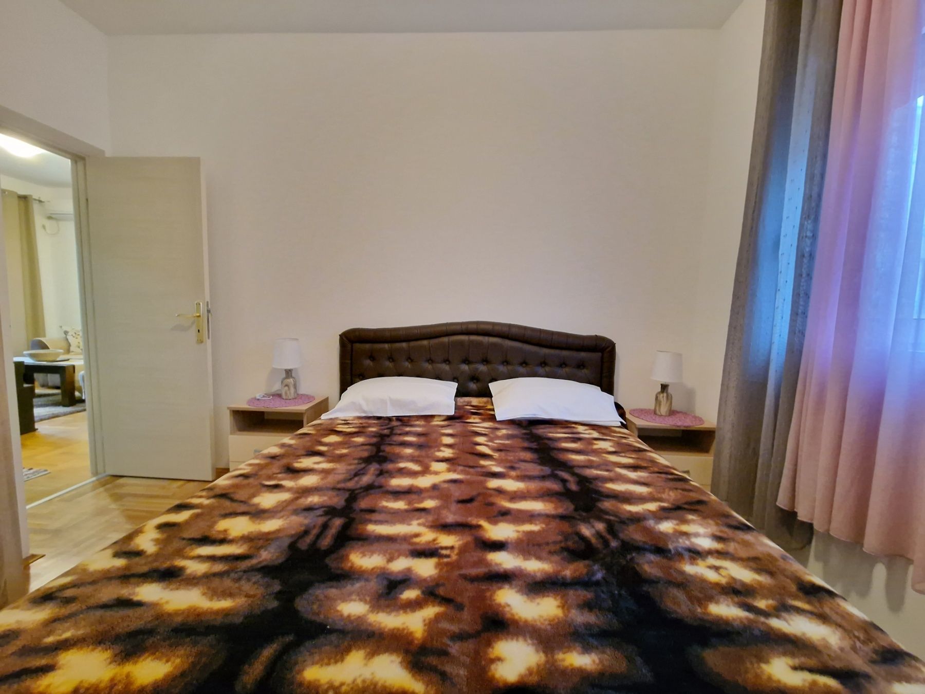 Izdavanje dvosobnog stana sa parking mestom – Budva (na duži period) - Amfora Real Estate