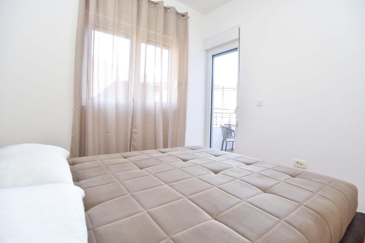 Izdavanje dvosobnog stana sa parking mestom – Budva (na duži period) - Amfora Real Estate