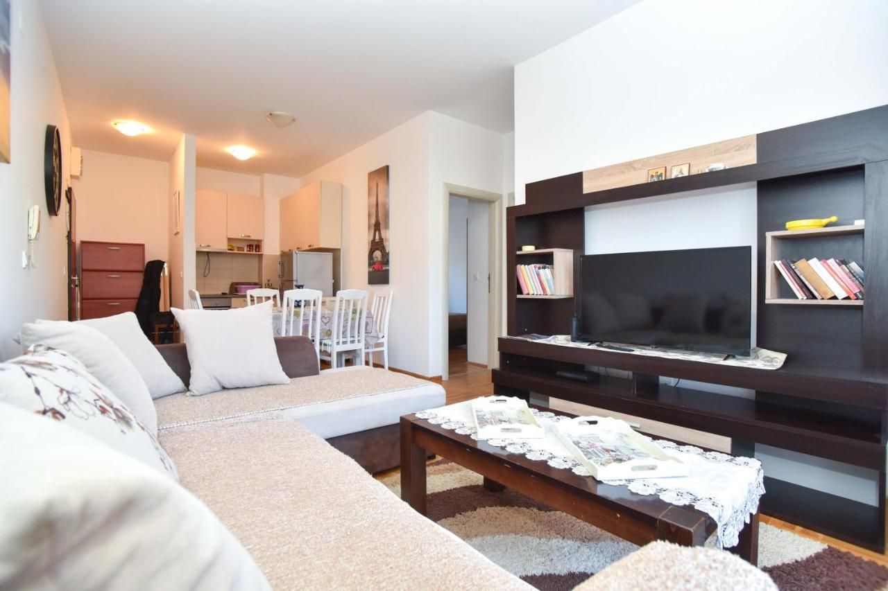 Izdavanje dvosobnog stana sa parking mestom – Budva (na duži period) - Amfora Real Estate