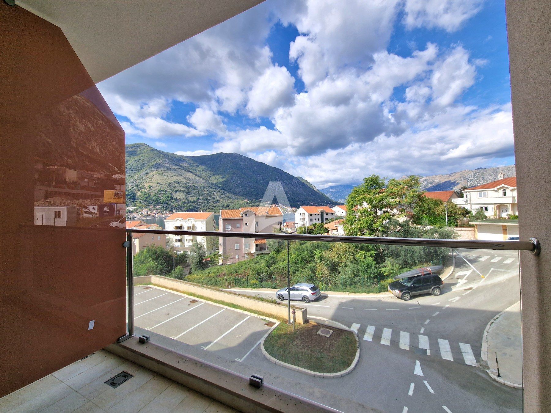 amforaproperty.com/Nov jednosoban stan 53m2 sa pogledom na more u novom stambenom kompleksu u Dobroti, Kotor