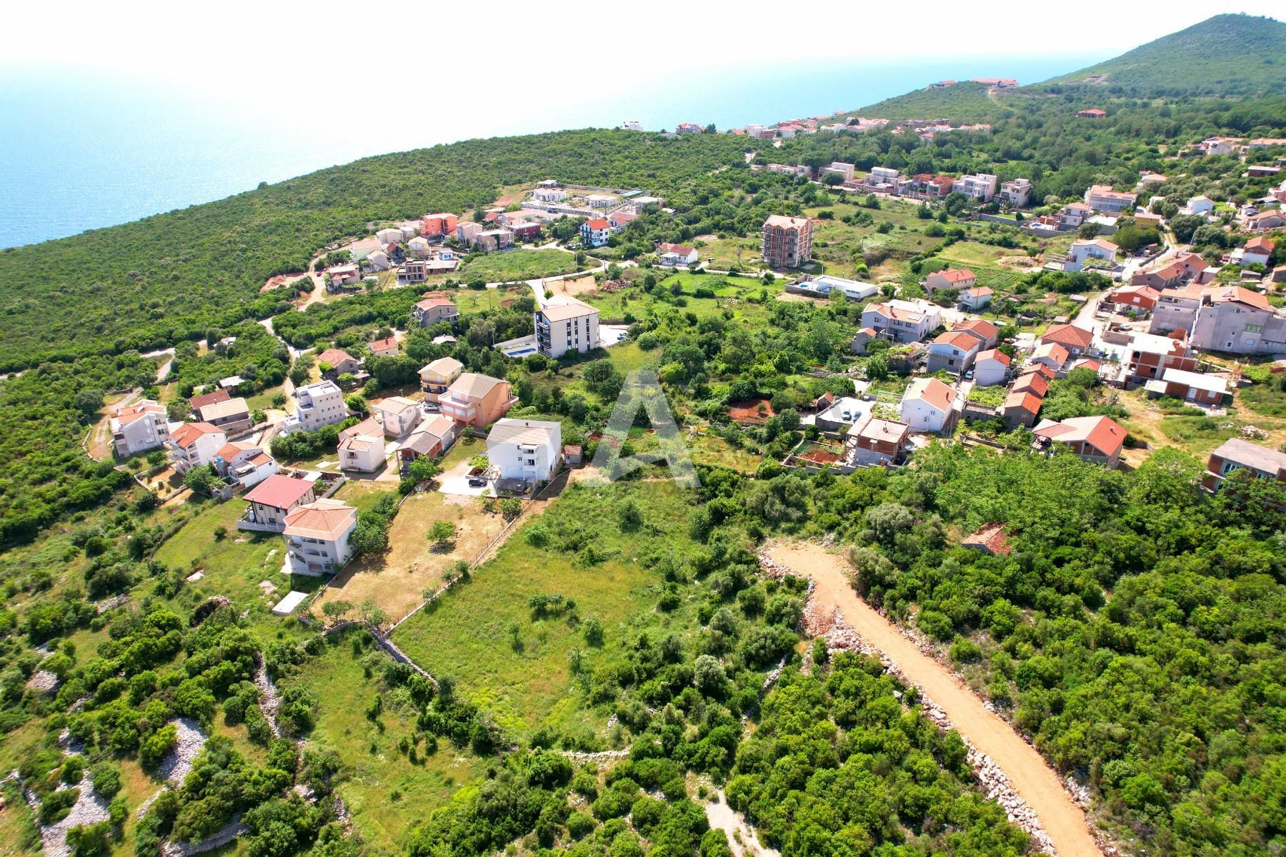 amforaproperty.com/Plac sa pogledom na more 1000m2 Krimovica-Opstina Kotor.