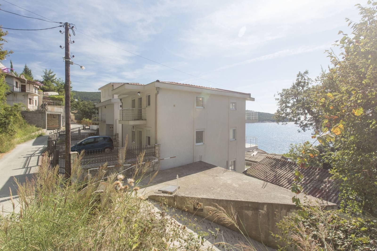 amforaproperty.com/Vila na prvoj liniji mora i panoramskim pogledom u mestu Kruce,Ulcinj