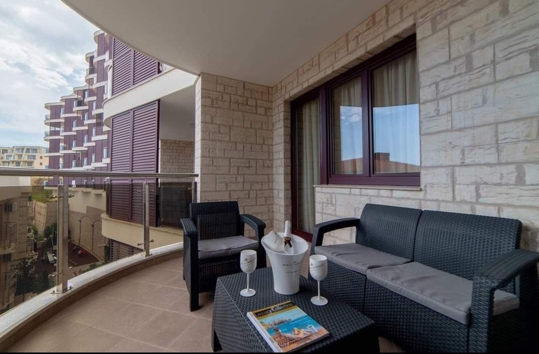 amforaproperty.com/JEDNOSOBAN STAN U KOMPLEKSU ANATOLIA BECICI