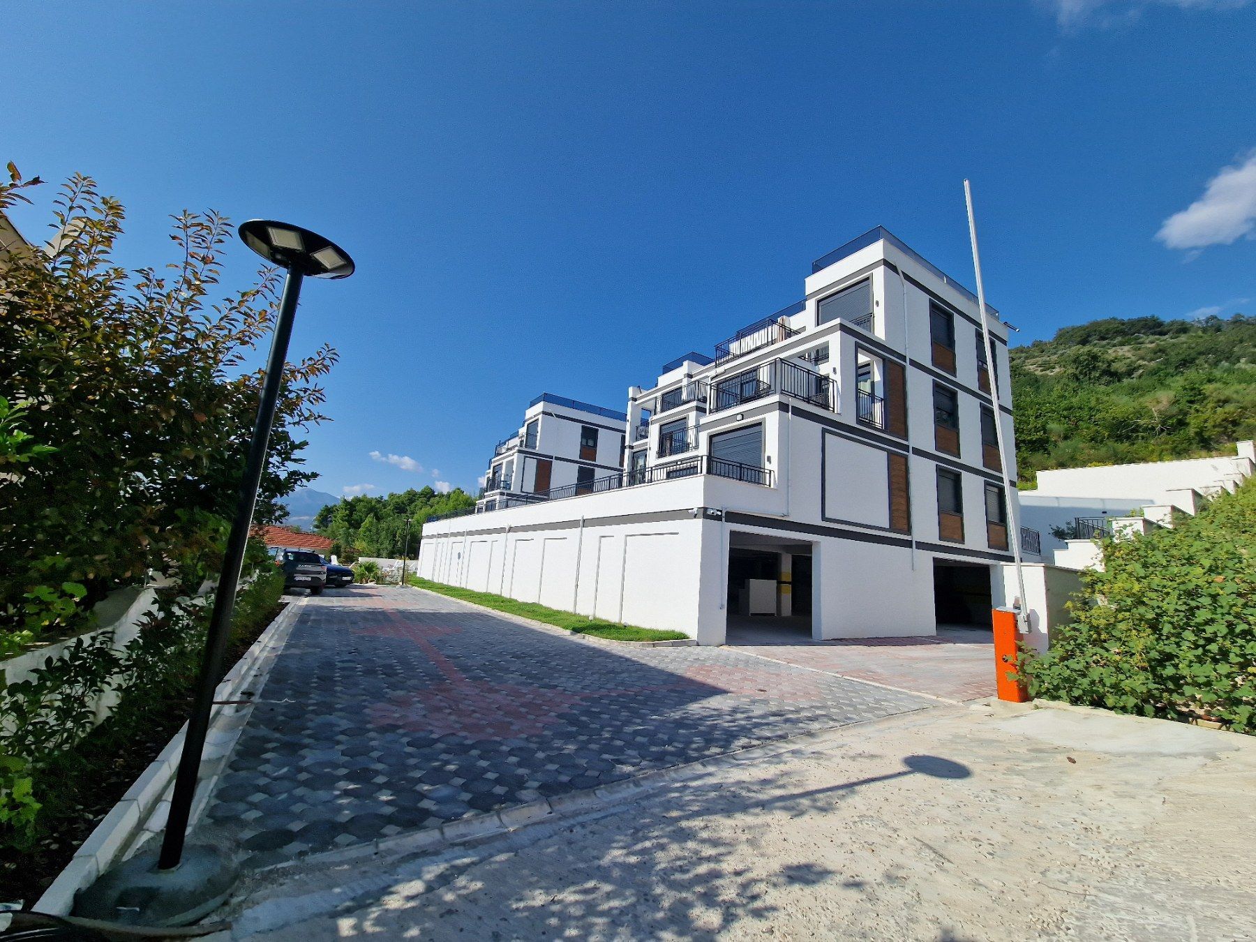 amforaproperty.com/Dvosoban moderno opremljen stan sa pogledom na more ,Tivat