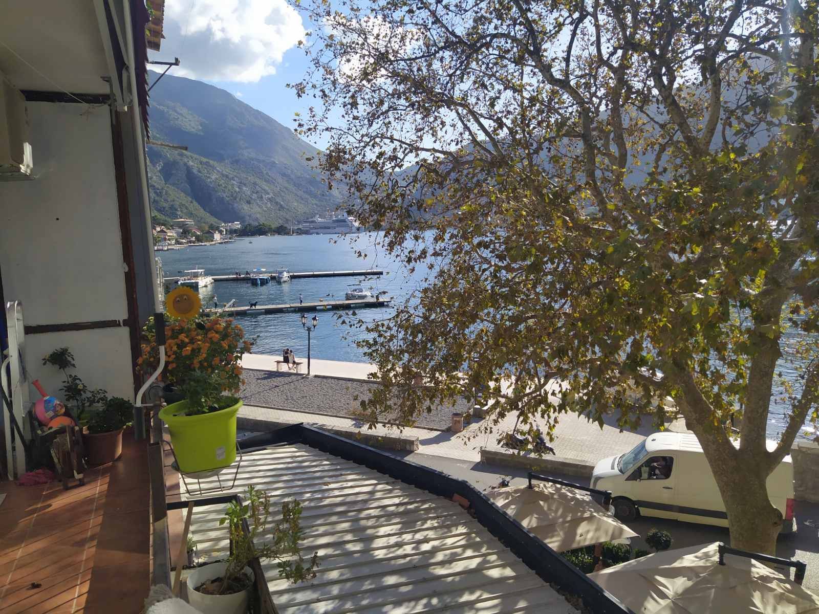 amforaproperty.com/Dvosoban stan s pogledom na more na prvoj liniji do mora u Dobroti, Kotor