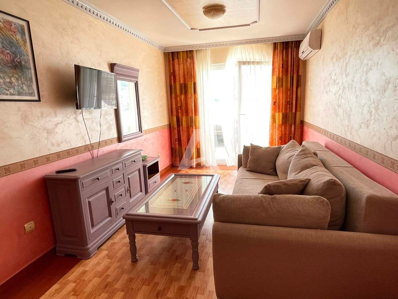 amforaproperty.com/Dvosoban Apartman na Prvoj Liniji do Mora u Rafailovićima (Parking, Odrzavanje i Režije Uključeni u cenu)