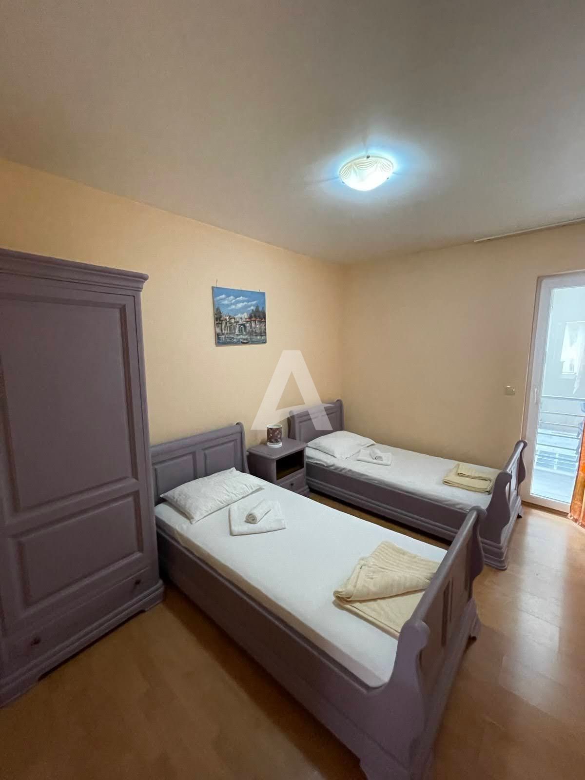 amforaproperty.com/Dvosoban Apartman na Prvoj Liniji do Mora u Rafailovićima (Parking, Odrzavanje i Režije Uključeni u cenu)