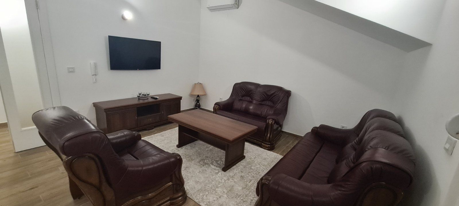 amforaproperty.com/Tivat, Gradiosnica - Prodaja Moderne Kuće s 8 Stanova