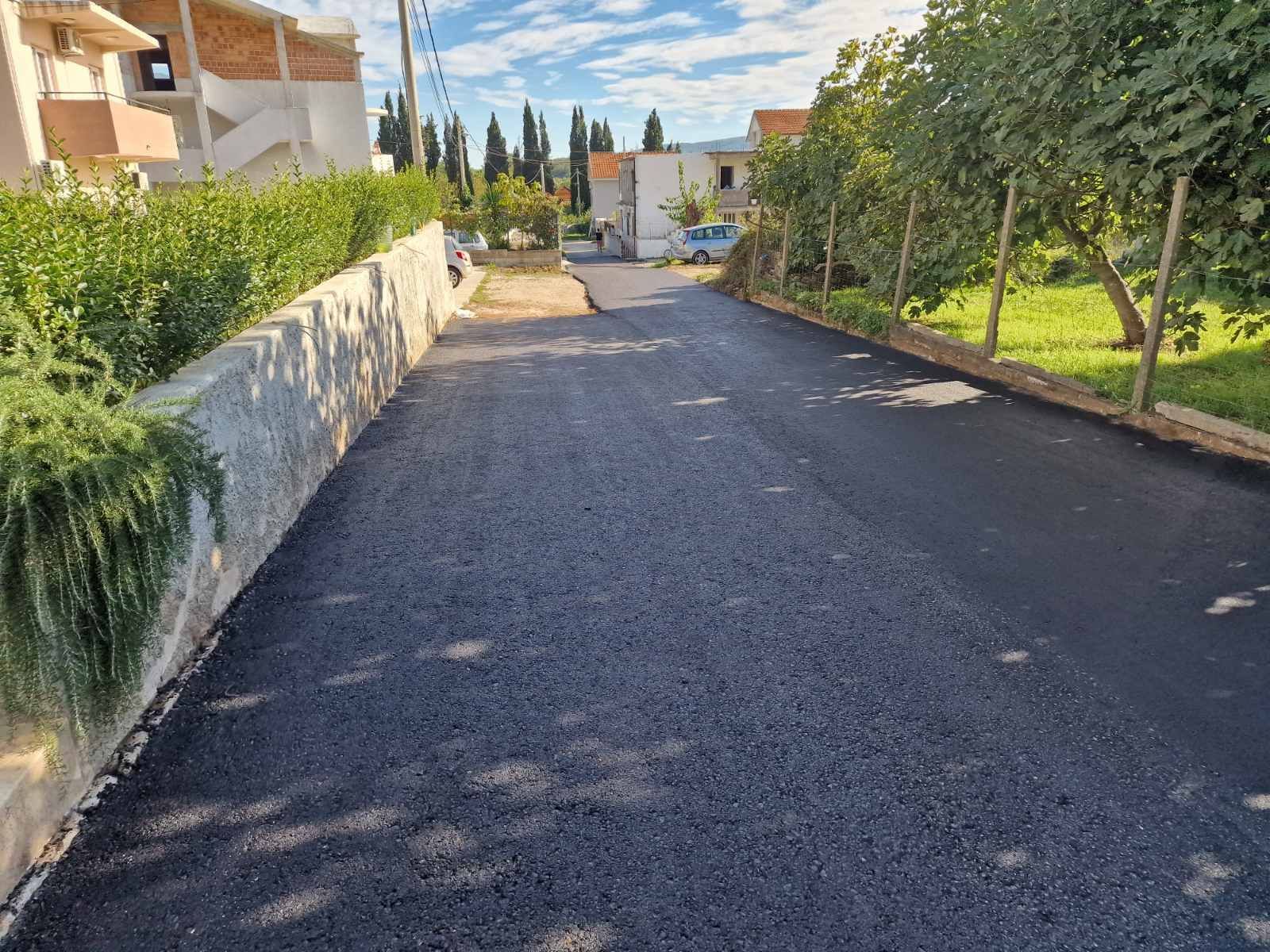 amforaproperty.com/Tivat, Gradiosnica - Prodaja Moderne Kuće s 8 Stanova