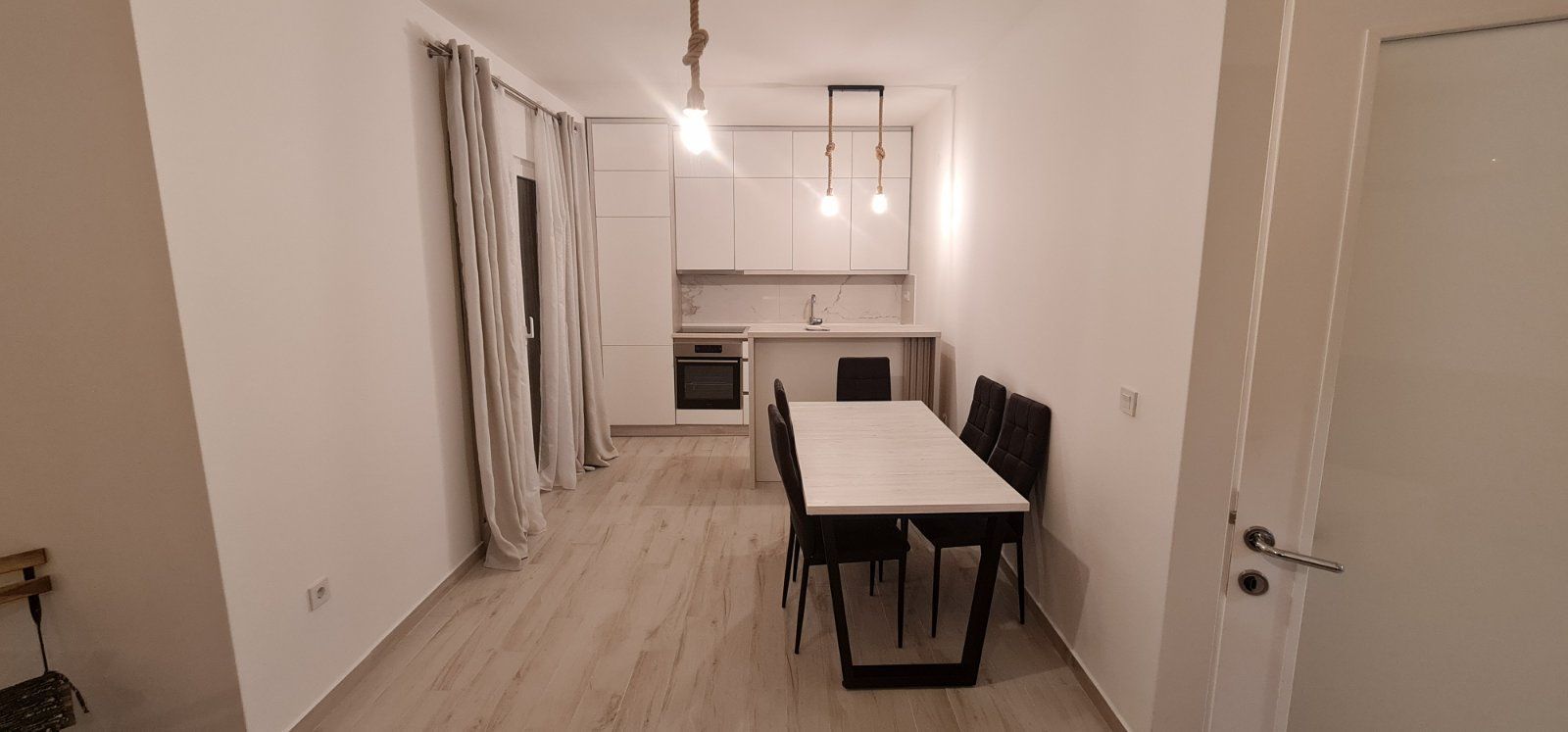 amforaproperty.com/Tivat, Gradiosnica - Prodaja Moderne Kuće s 8 Stanova