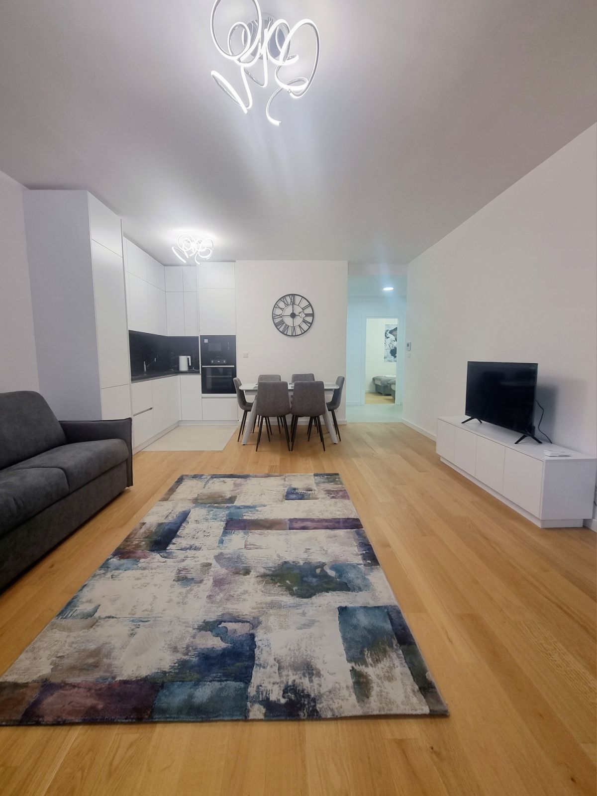 amforaproperty.com/Moderno opremljen dvosoban stan 69m2  u centru Budve