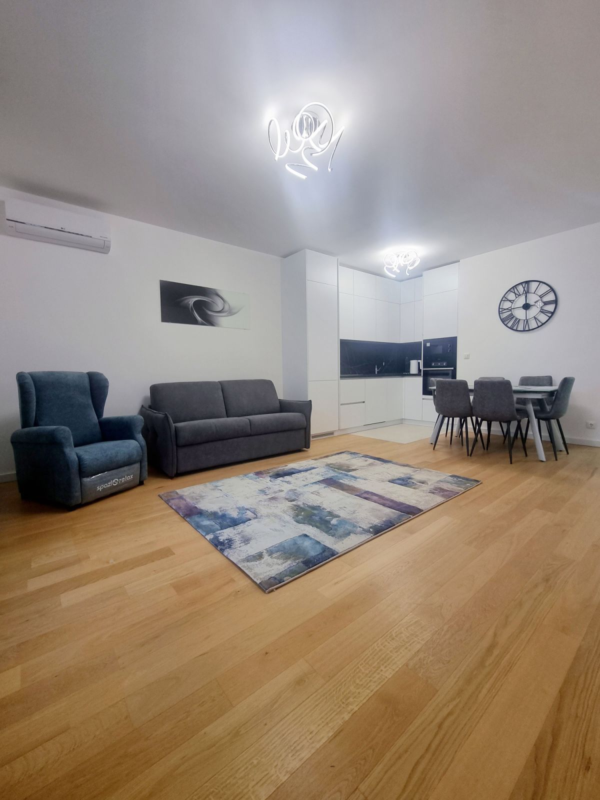 amforaproperty.com/Moderno opremljen dvosoban stan 69m2  u centru Budve