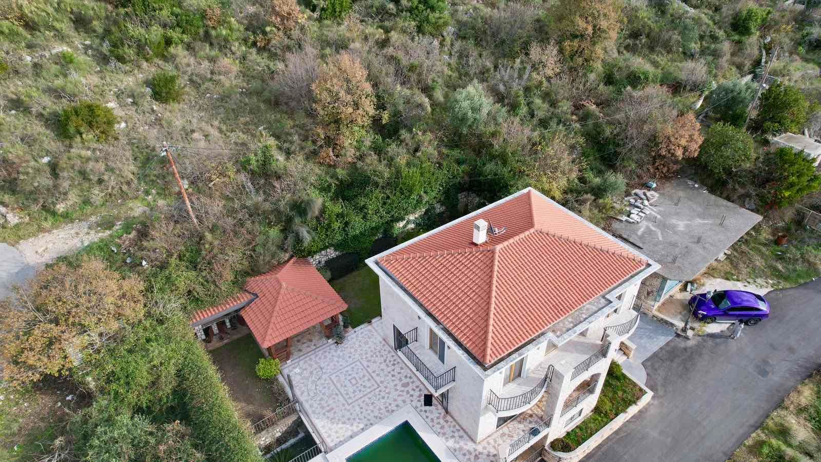 amforaproperty.com/Luksuzna vila sa bazenom i pogledom na more u Rezevicima