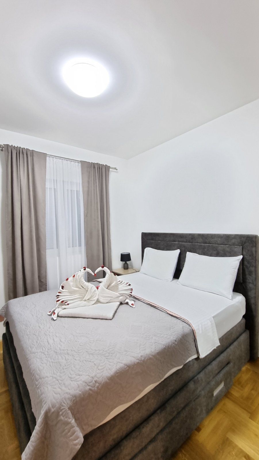 Izdaje se jednosoban luksuzan stan na autobuskoj stanici u Budvi ( NA DUZI PERIOD) - Amfora Real Estate