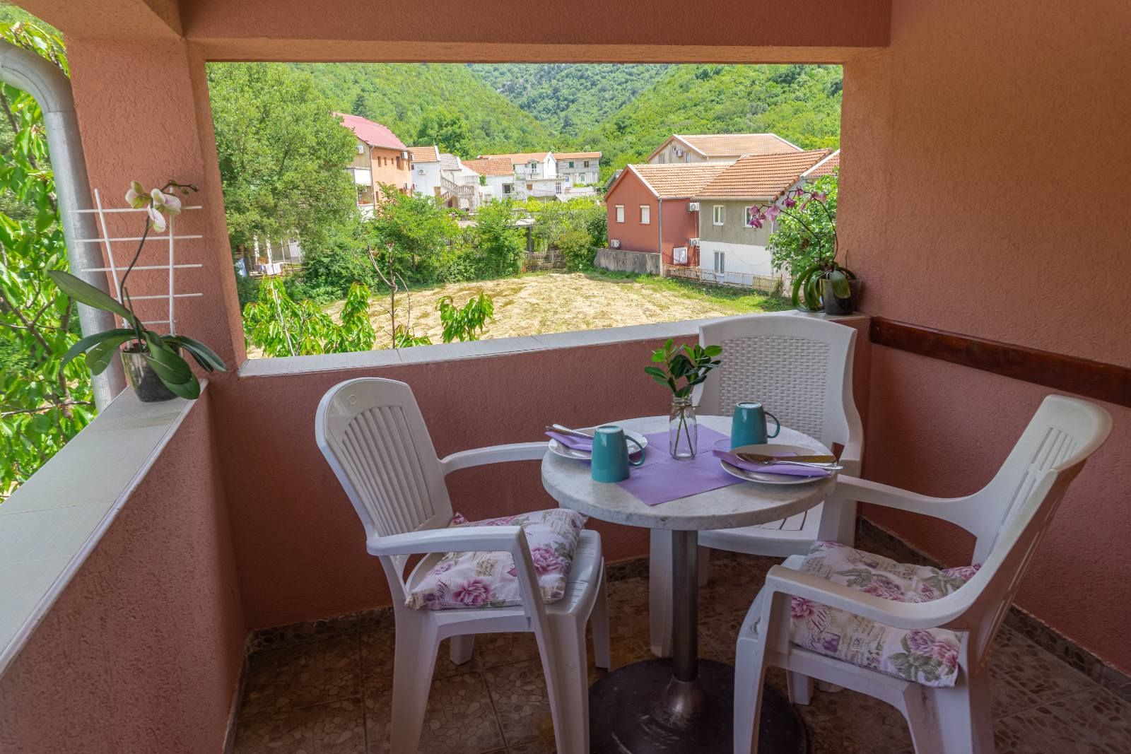 amforaproperty.com/Trospratna kuca apartmanskog tipa,Lastva Grbaljska-Budva