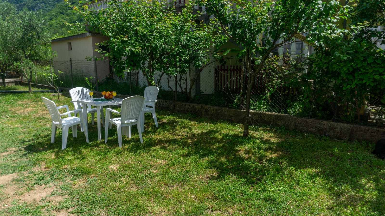 amforaproperty.com/Trospratna kuca apartmanskog tipa,Lastva Grbaljska-Budva